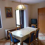 With A Parking Space - 13242 זאדאר