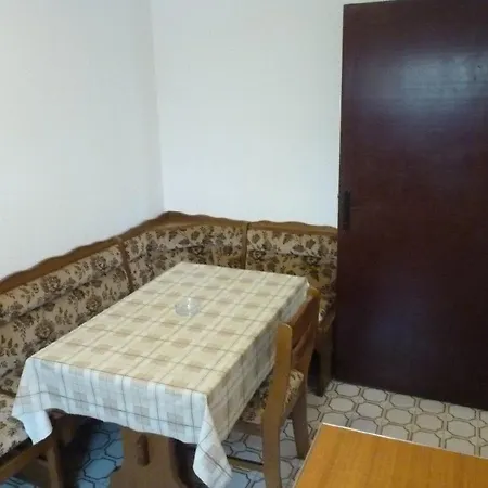 With A Parking Space - 13242 شقة *