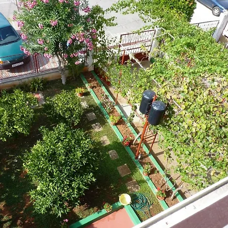 With A Parking Space - 13242 ザダル